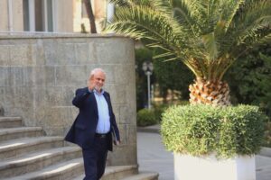 شروط ضمن عقد بدون تغییر باقی می‌ماند